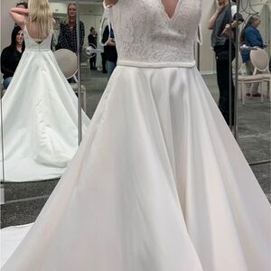Brand new wedding dress